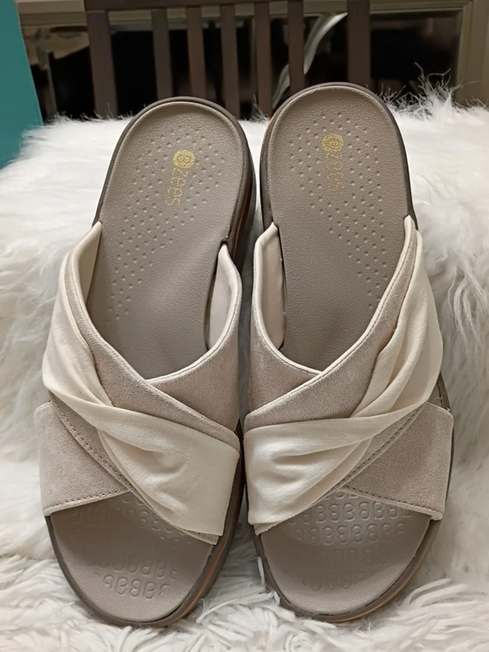 Bzees Take A Bow Cream Twisted Cross-Strap Slide Sandals Rose Gold Trim